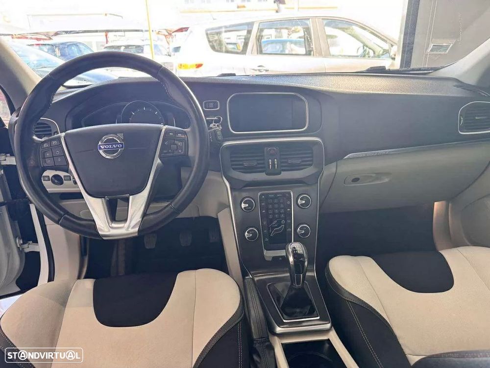 Volvo V40 Cross Country 2.0 D4 Momentum - 22