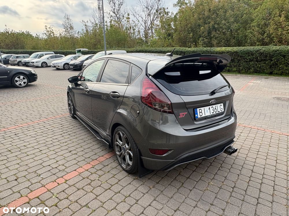 Ford Fiesta ST2 - 5