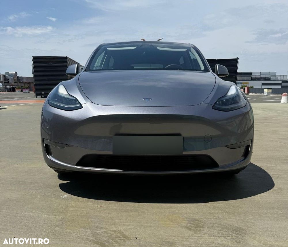 Tesla Model Y Long Range AWD - 1