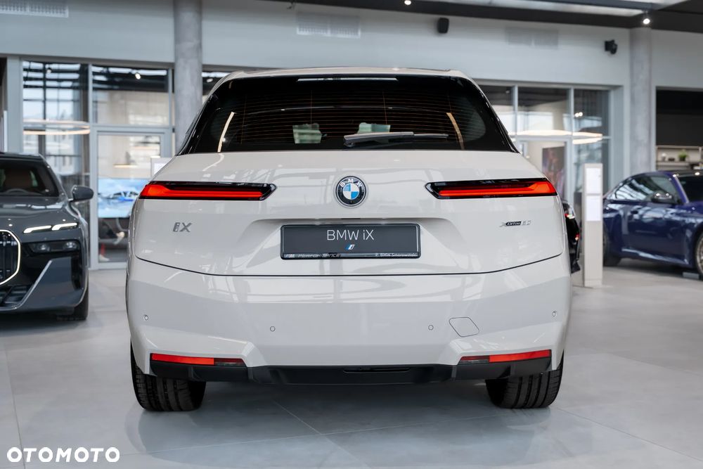 BMW iX - 6