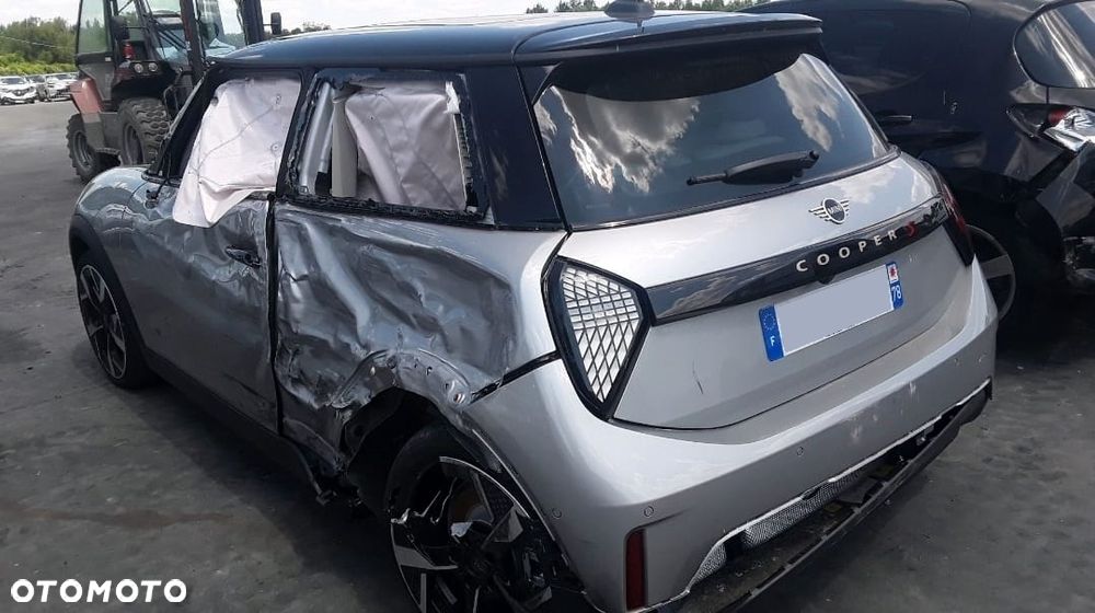 MINI Cooper S Essential Trim - 8