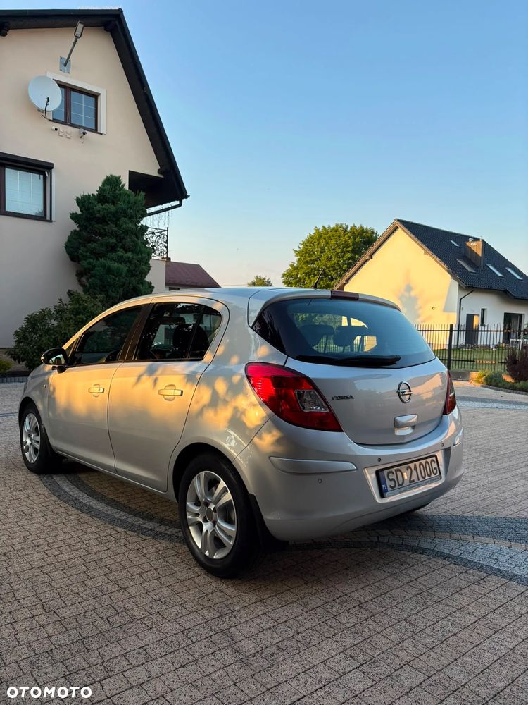 Opel Corsa 1.4 16V Cosmo - 5