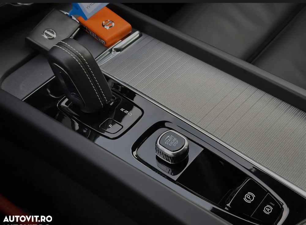 Volvo XC 60 B5 D AWD Ultimate Dark - 18