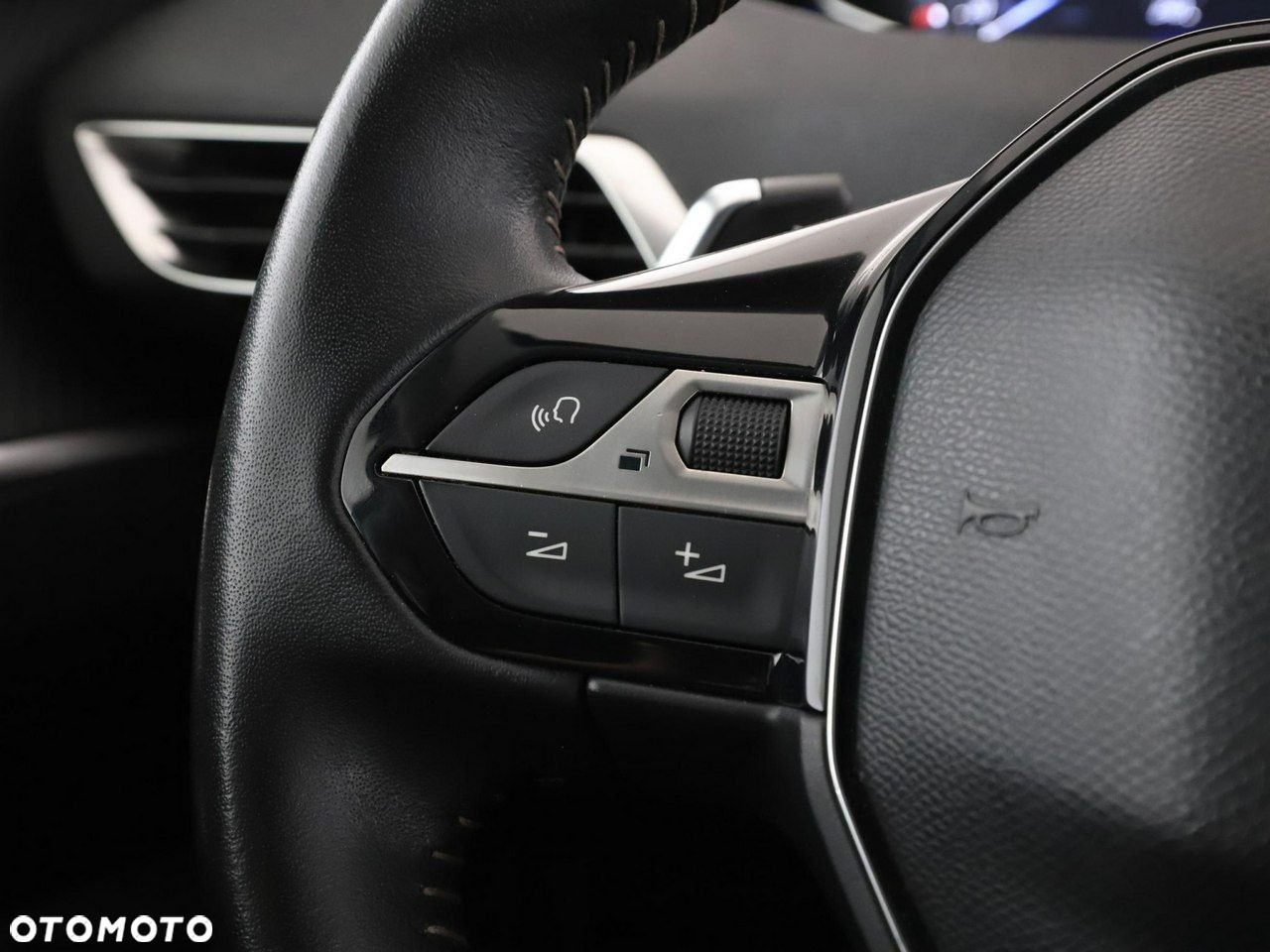 Peugeot 3008 1.2 PureTech Allure S&S EAT8 - 33
