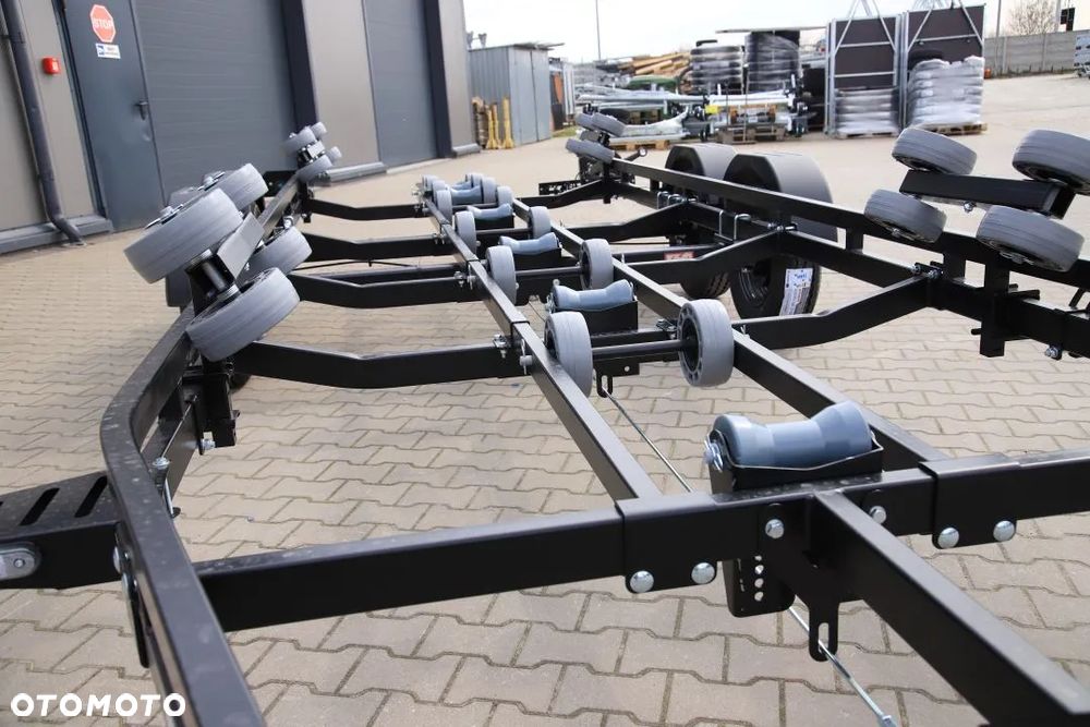 Lorries Przyczepa Podłodziowa PP35-8825 w Kolorze Czarnym Do Łodzi Max 8.6 M DMC 3500 kg Tylne Lampy LED - 15