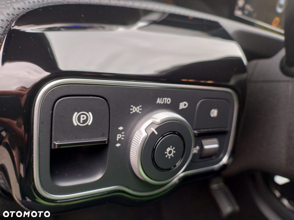 Mercedes-Benz CLA 180 mHEV Progressive 7G-DCT - 13