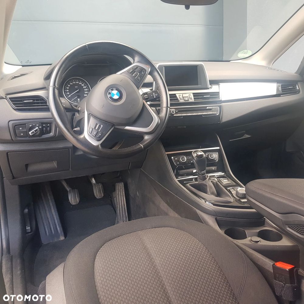 BMW Seria 2 218i - 5