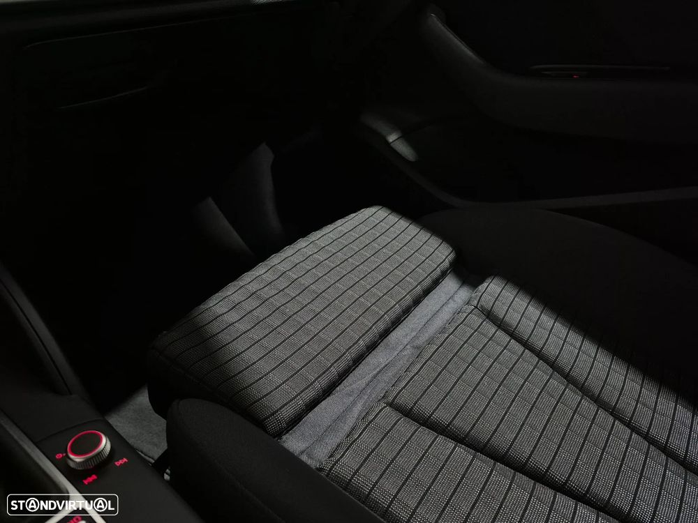 Audi A3 Sportback 1.6 TDI Attraction Special Edition - 29