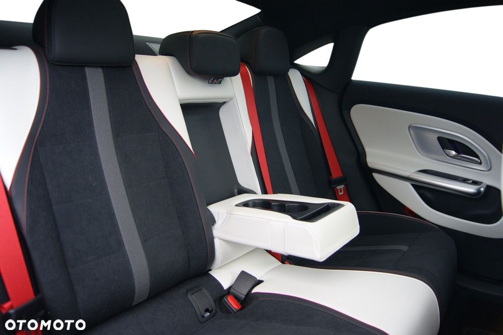 Mercedes-Benz CLA 200 mHEV 4-Matic 8G-DCT - 9