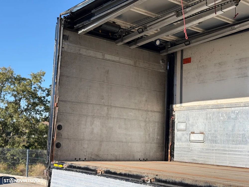 Mercedes Benz Antos 2543 6x2 Porta-Bebidas FullAir - 30