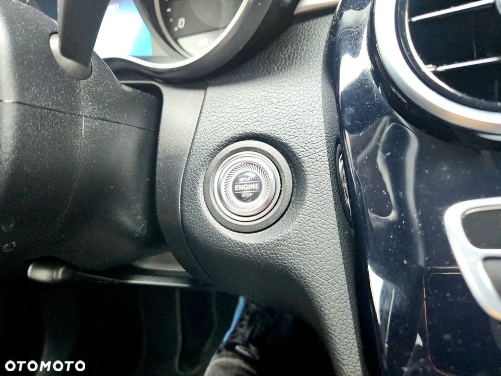 Mercedes-Benz Klasa C 220 d 4Matic T 9G-TRONIC - 39