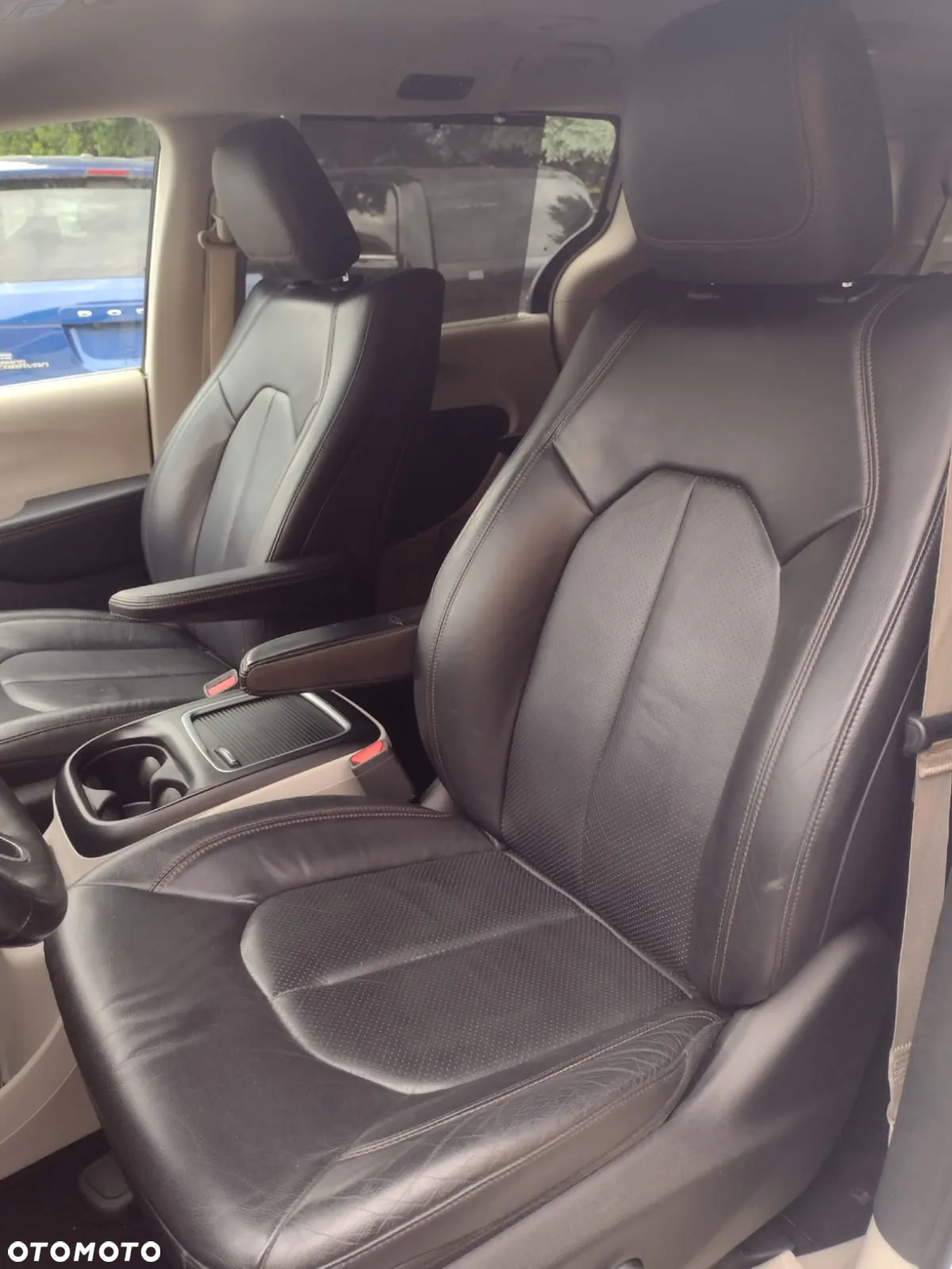 Chrysler Pacifica - 10