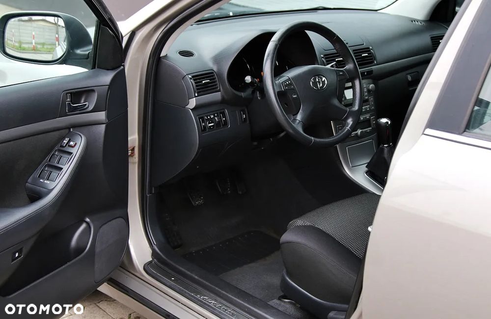 Toyota Avensis 1.8 VVT-i Sol Premium - 13