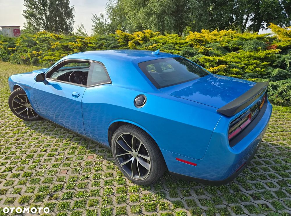Dodge Challenger - 11