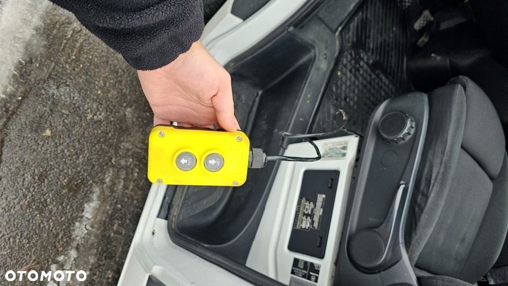 Mercedes-Benz SPRINTER WYWROTKA - 34