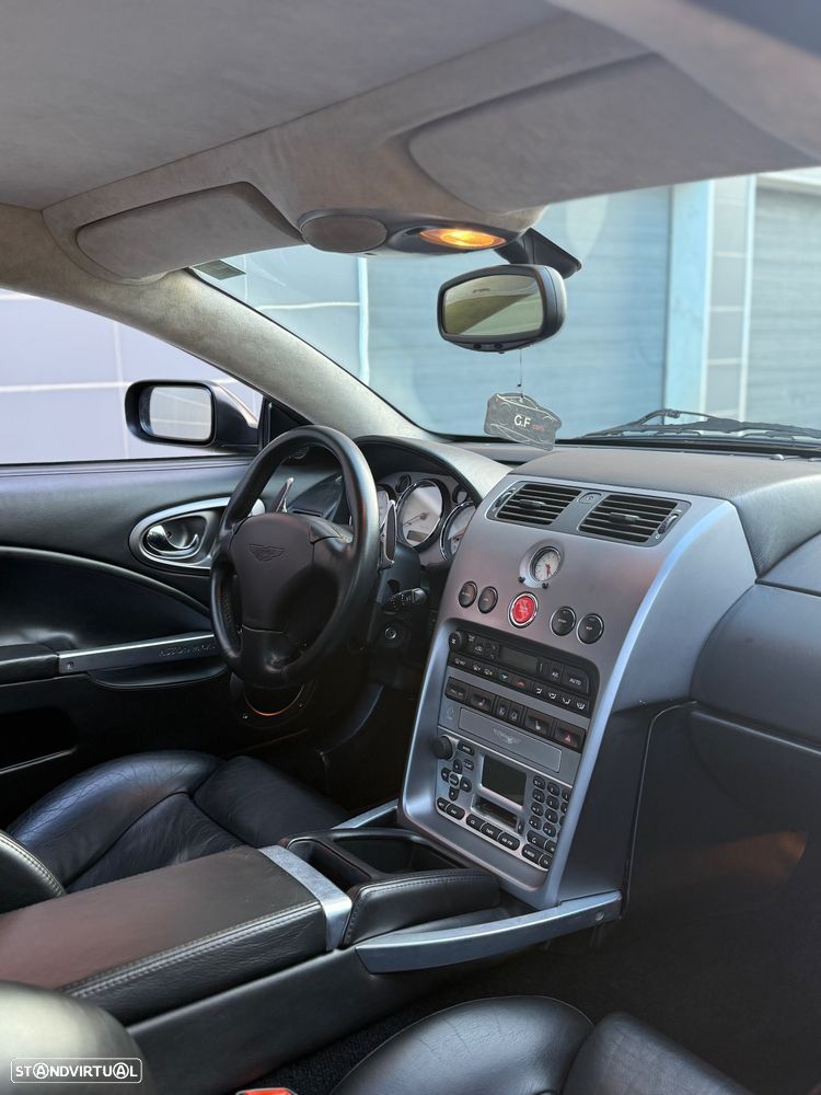 Aston Martin Vanquish - 8