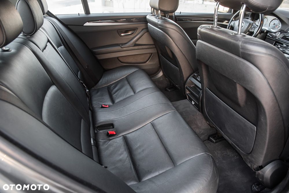 BMW Seria 5 525d xDrive - 26