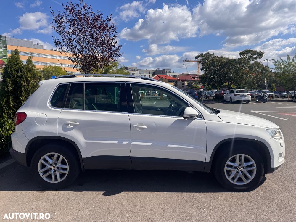 Volkswagen Tiguan - 1
