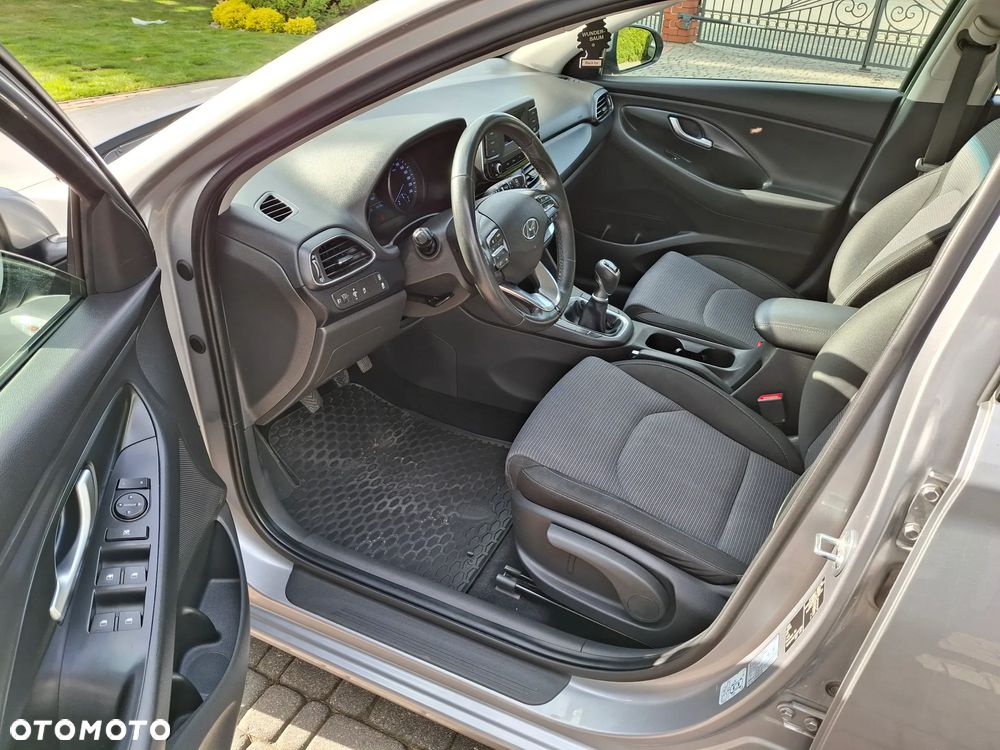 Hyundai i30 1.5 DPI Classic + - 16