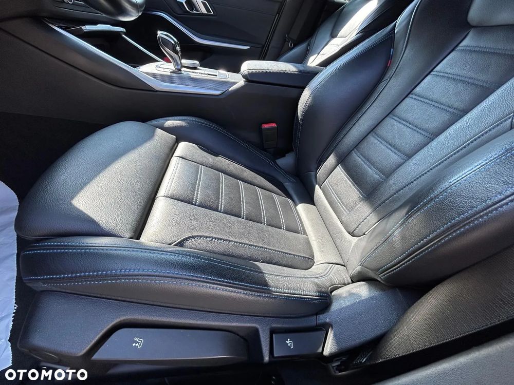 BMW Seria 3 320d xDrive M Sport - 23