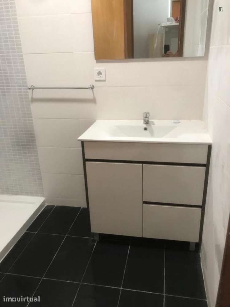 Quarto - localizado em Cedofeita Porto - Grande imagem: 3/12