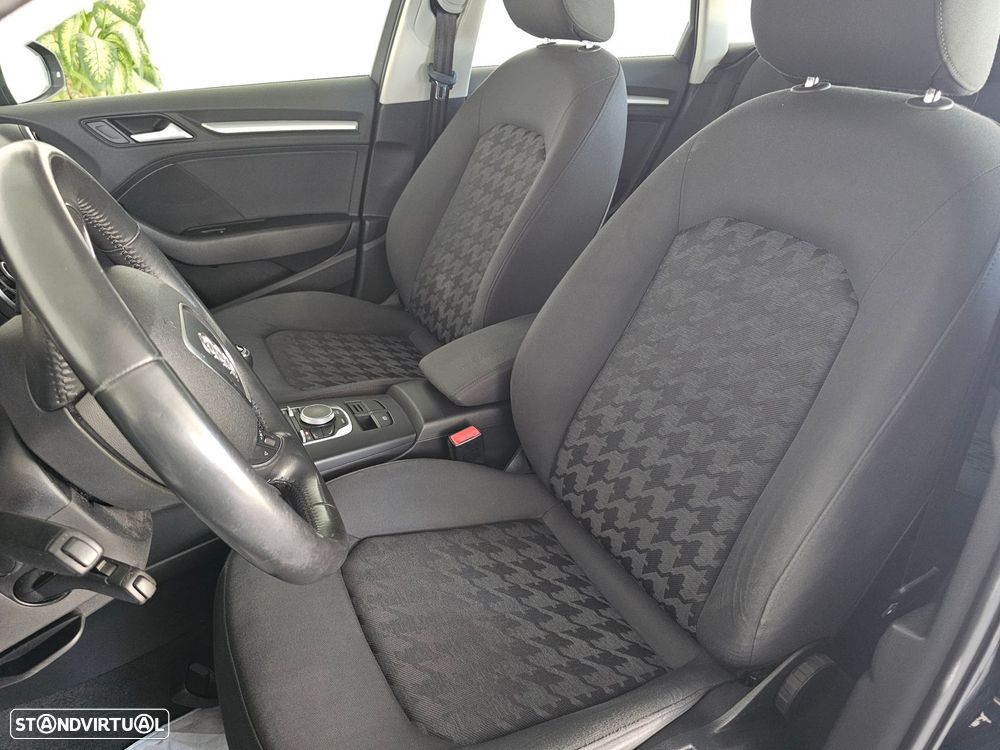 Audi A3 Sportback 1.6 TDI Attraction Ultra - 27