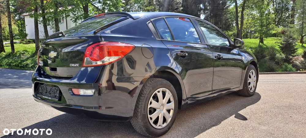 Chevrolet Cruze 1.6 LS+ - 19