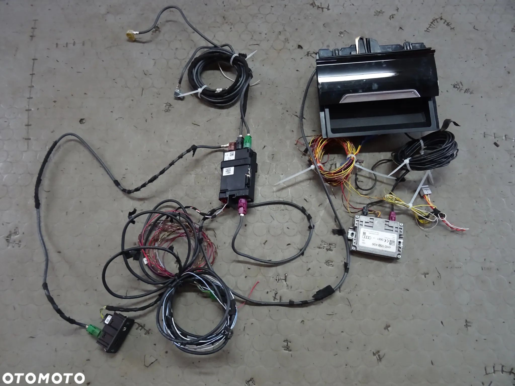 5G0035953D 5G0980611 PORT HUB 2xUSB Wzmacniacz telefonu VW Passat B8 czesci - 1