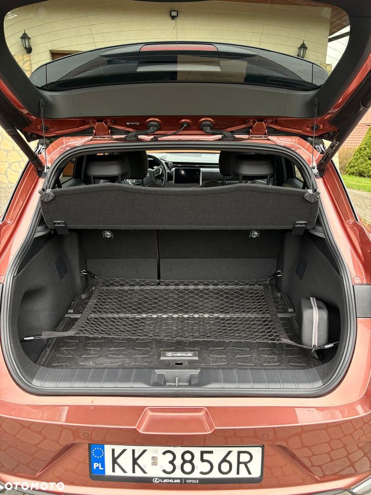 Lexus LBX 1.5 Hybrid Cool AWD - 12