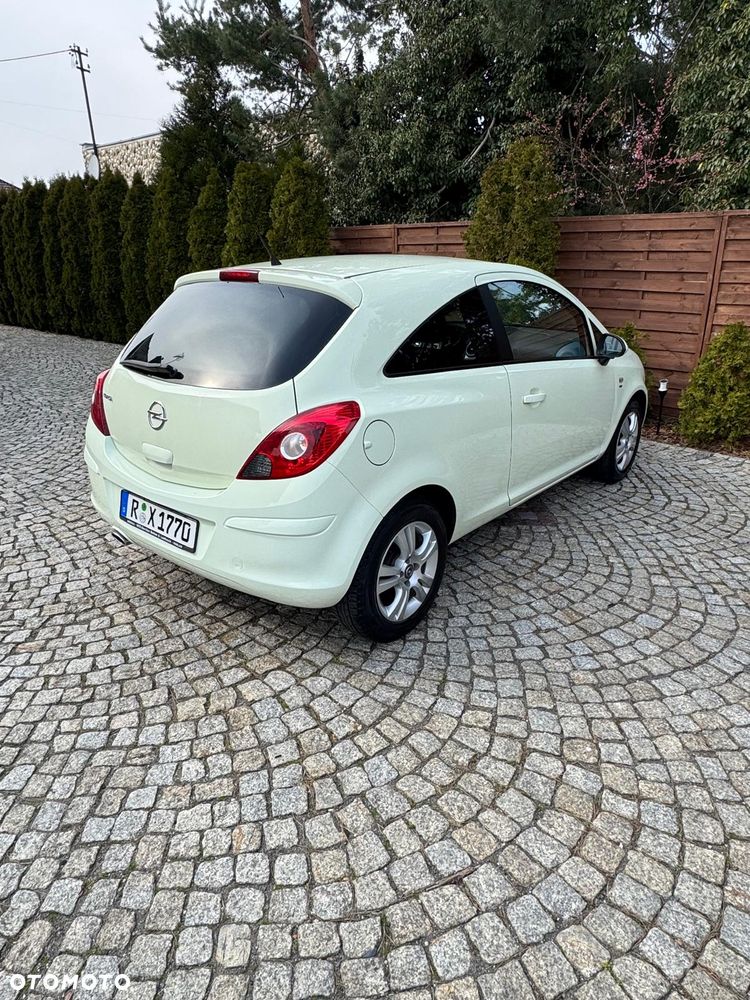 Opel Corsa 1.4 16V Edition - 4