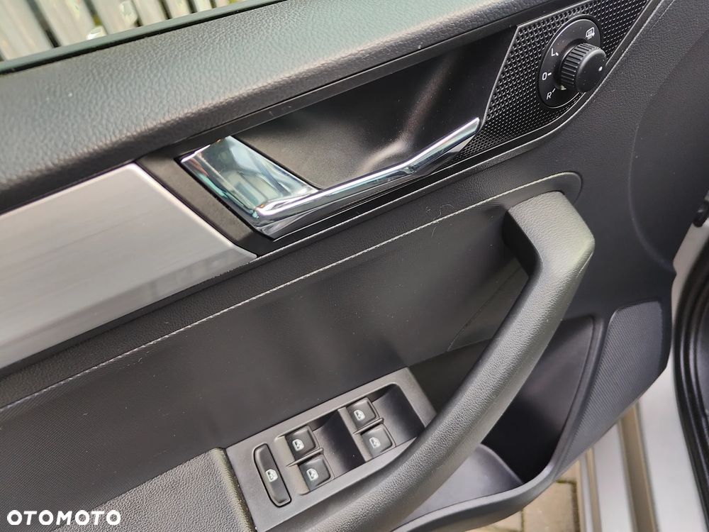 Skoda RAPID Spb 1.0 TSI Drive - 14