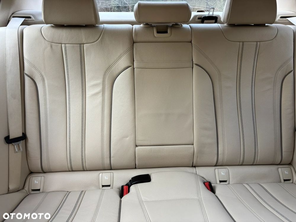 BMW Seria 5 520d M Sport - 11