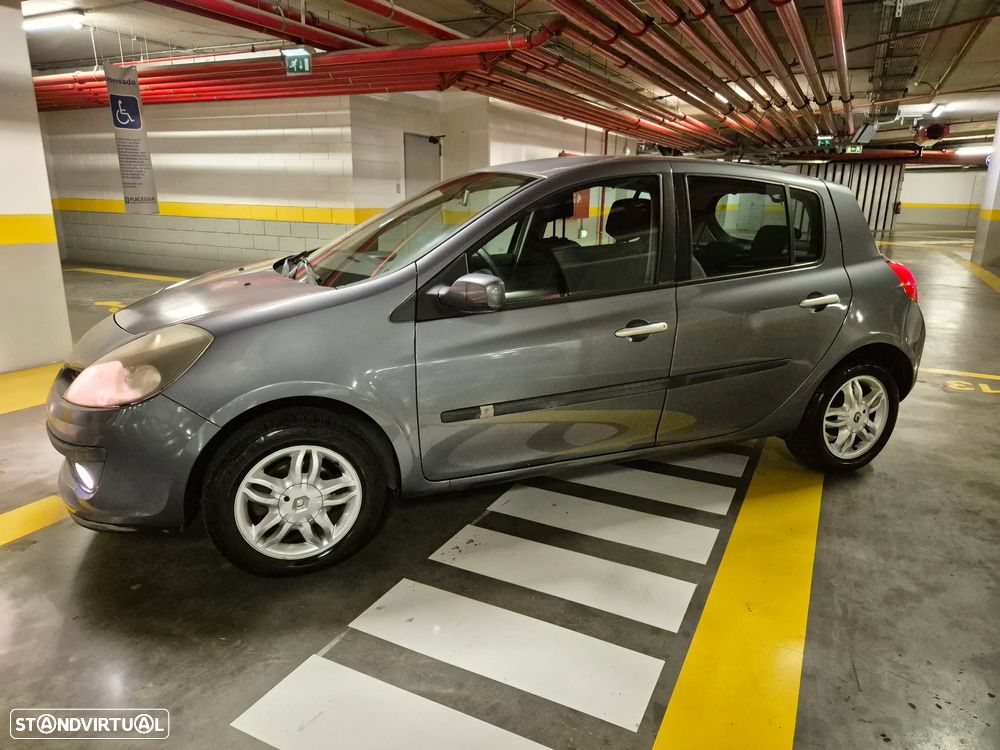 Renault Clio 1.2 16V Dynamique - 1