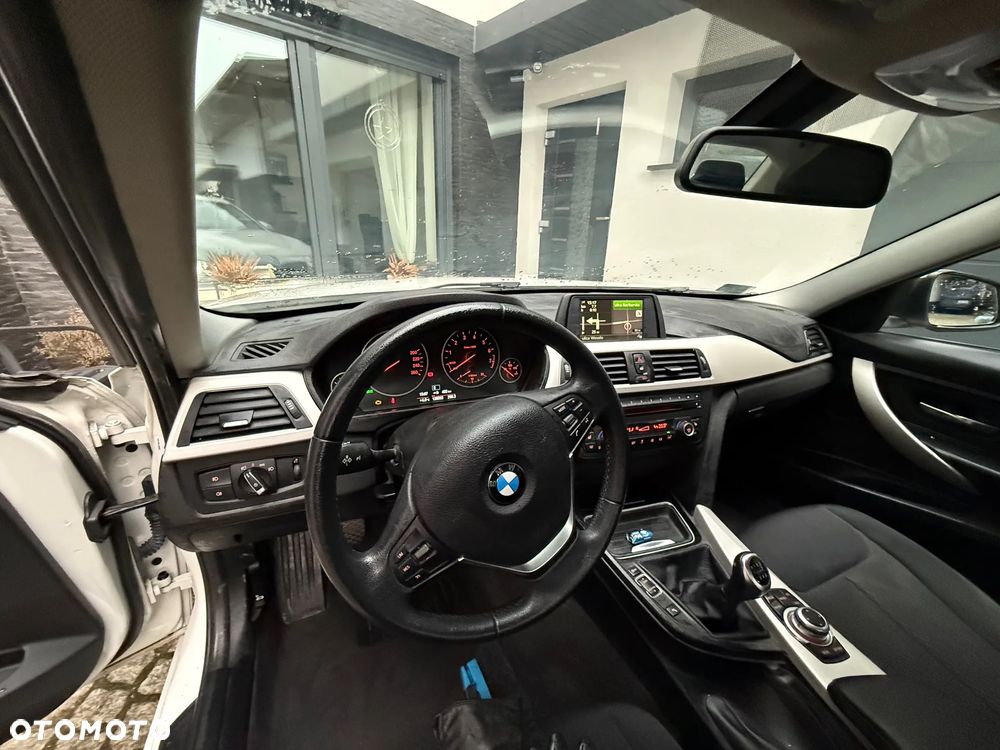 BMW Seria 3 328i - 7