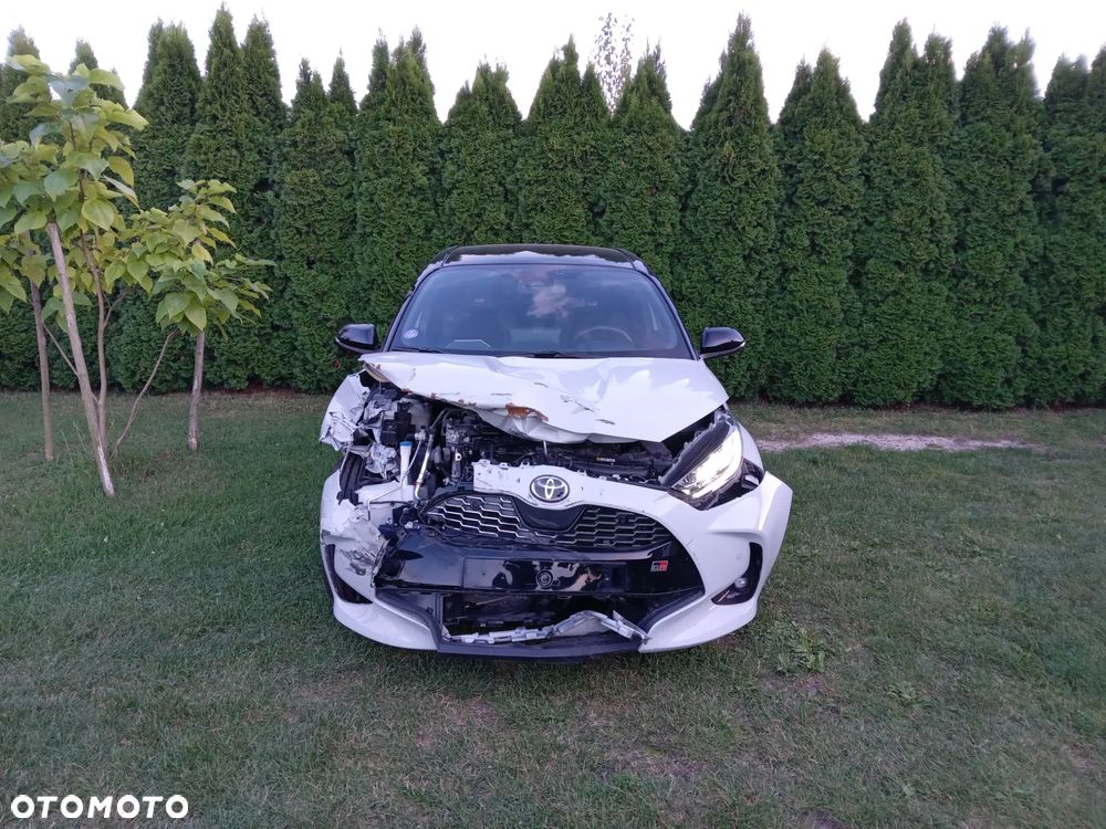 Toyota Yaris 1.5 VVT-i GR SPORT - 3