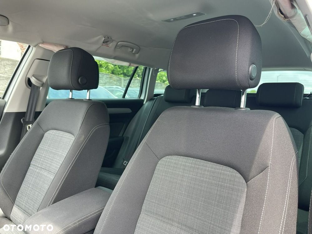 Volkswagen Passat Variant 2.0 TDI SCR DSG Conceptline - 14