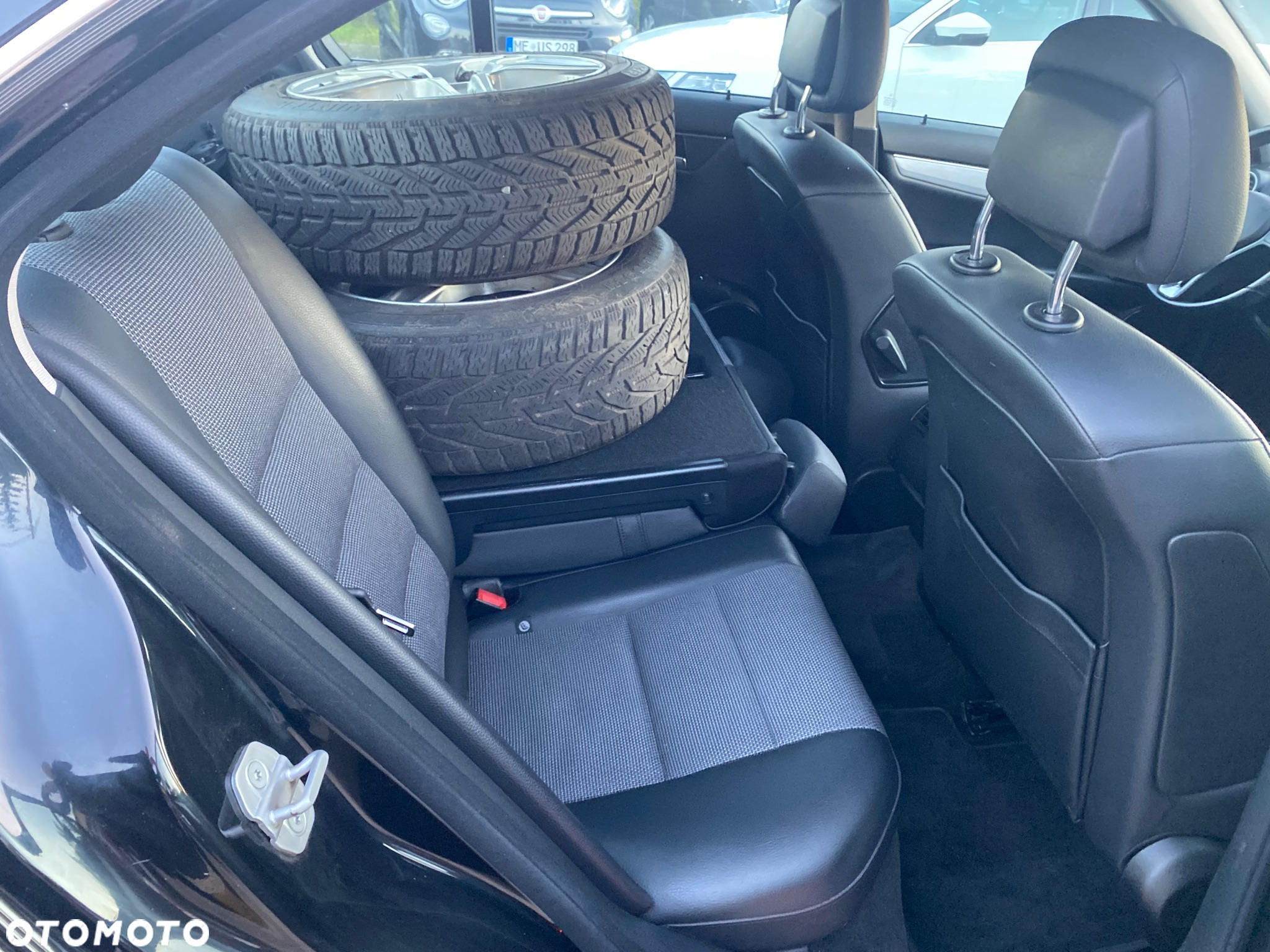 Mercedes-Benz Klasa C 180 CGI Automatik BlueEFFICIENCY Avantgarde - 26