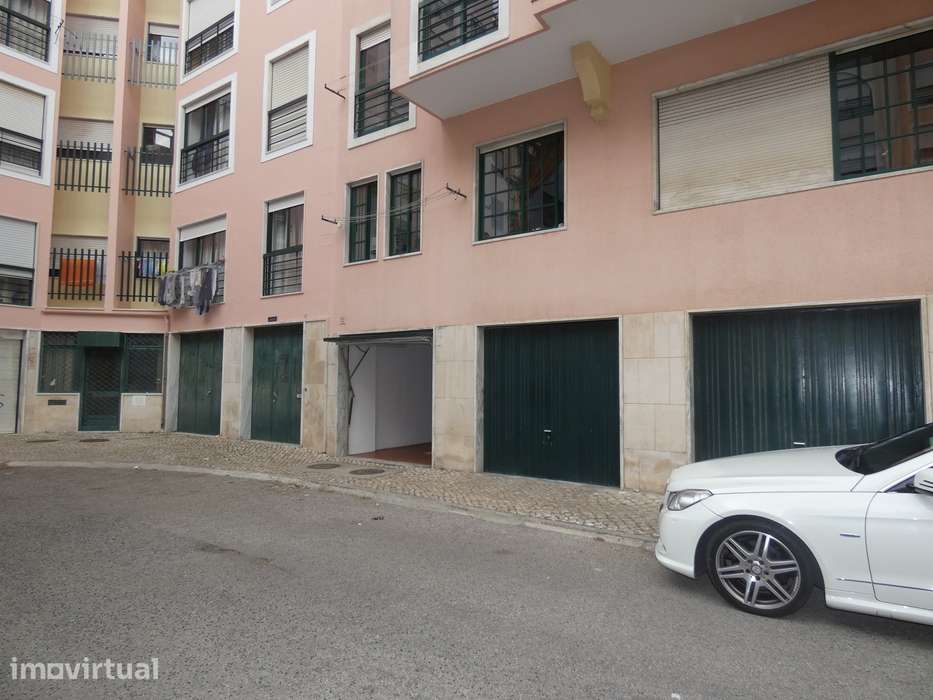 Garagem de 44 m² para 3 viaturas em Massamá – Excelente Investimento - Grande imagem: 2/22
