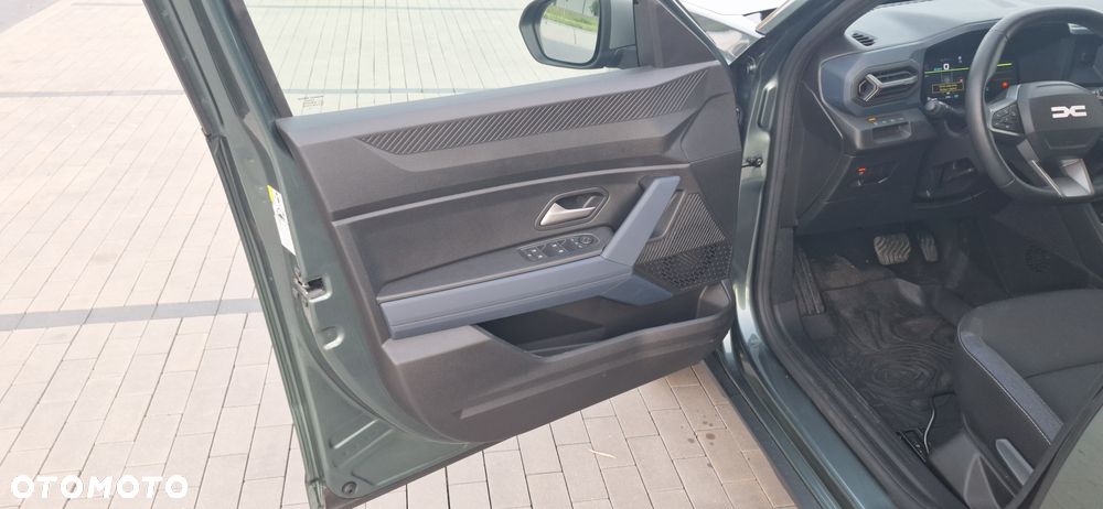 Dacia Duster 1.6 Full Hybrid 140 Journey+ MMT - 32