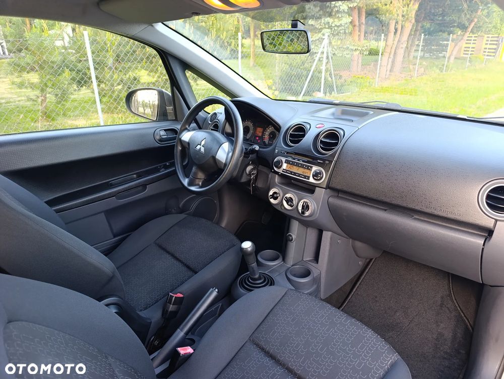Mitsubishi Colt - 16