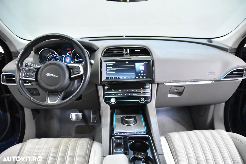 Jaguar F-Pace - 9