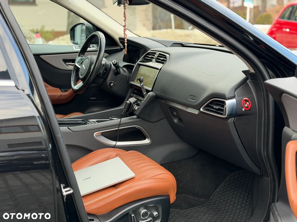Jaguar F-Pace 30t AWD Portfolio - 14