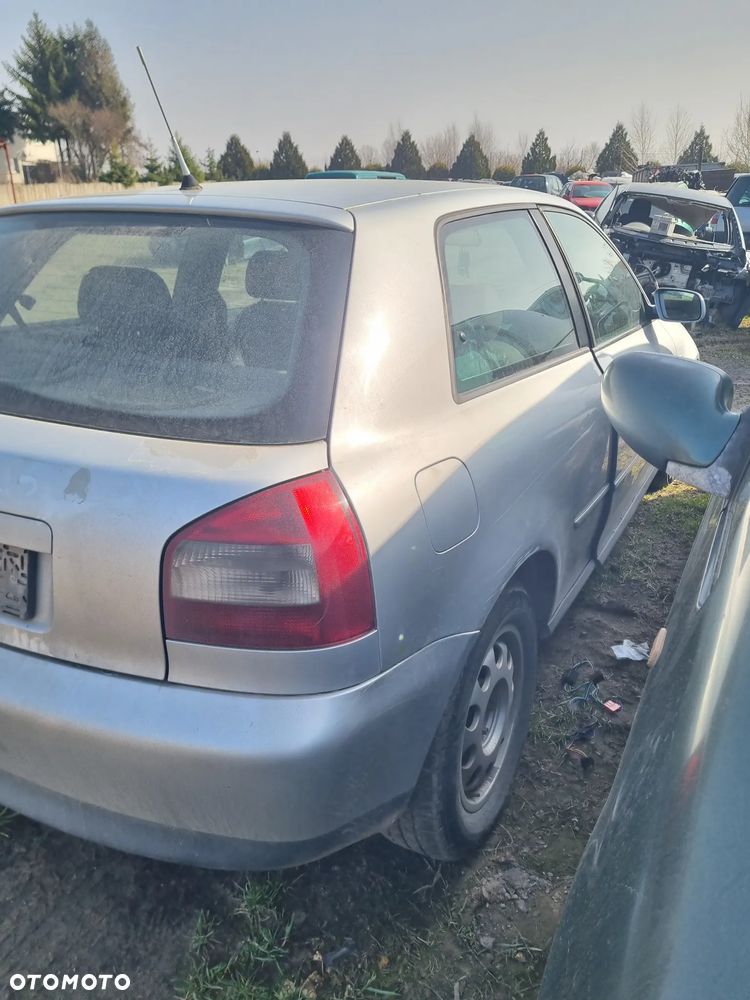 Audi a3 8l lift 1.9 tdi ATD 101km skrzynia EUH lakier LY7W na części - 4