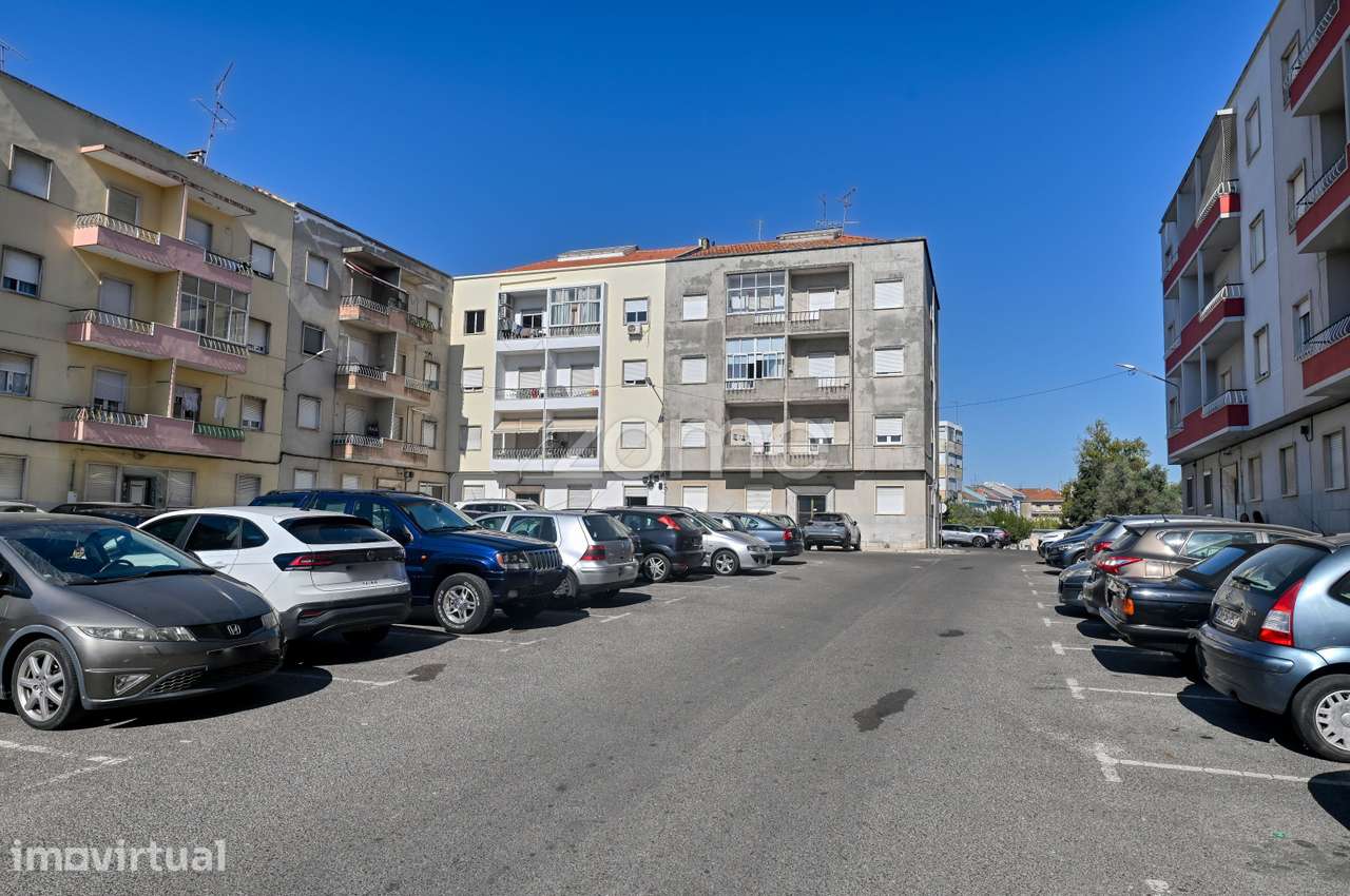 INVESTIMENTO: T3 em Santarém c/ Arrendatário - Grande imagem: 2/25