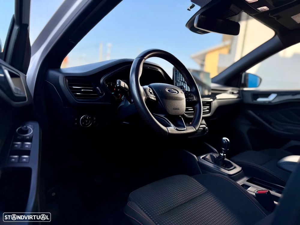 Ford Focus 1.0 EcoBoost MHEV ST-Line - 12