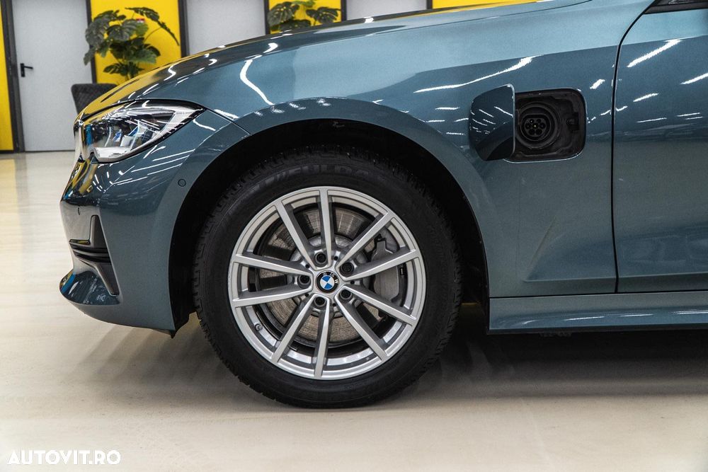 BMW Seria 3 330e Aut. Luxury Line - 41