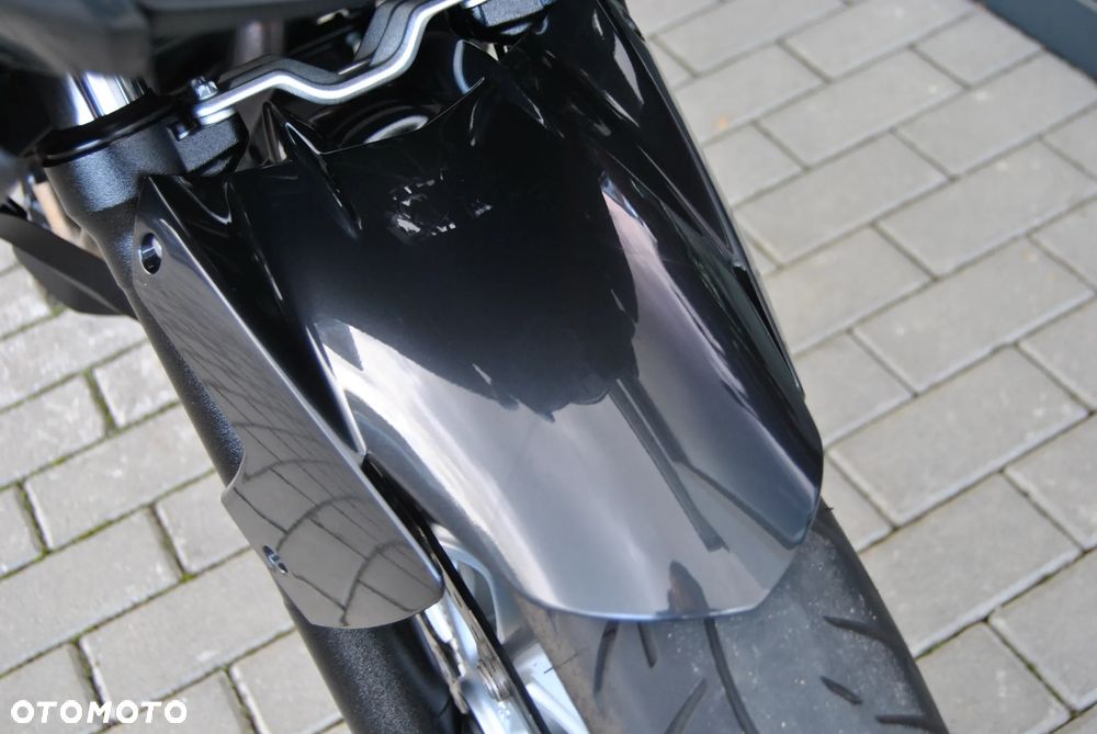 BMW F - 15