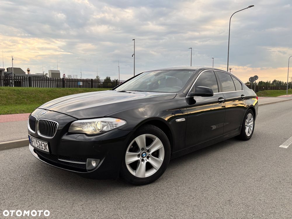 BMW Seria 5 528i xDrive - 7
