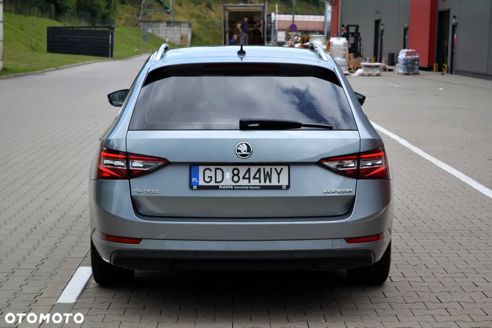 Skoda Superb 2.0 TDI Sportline DSG - 29