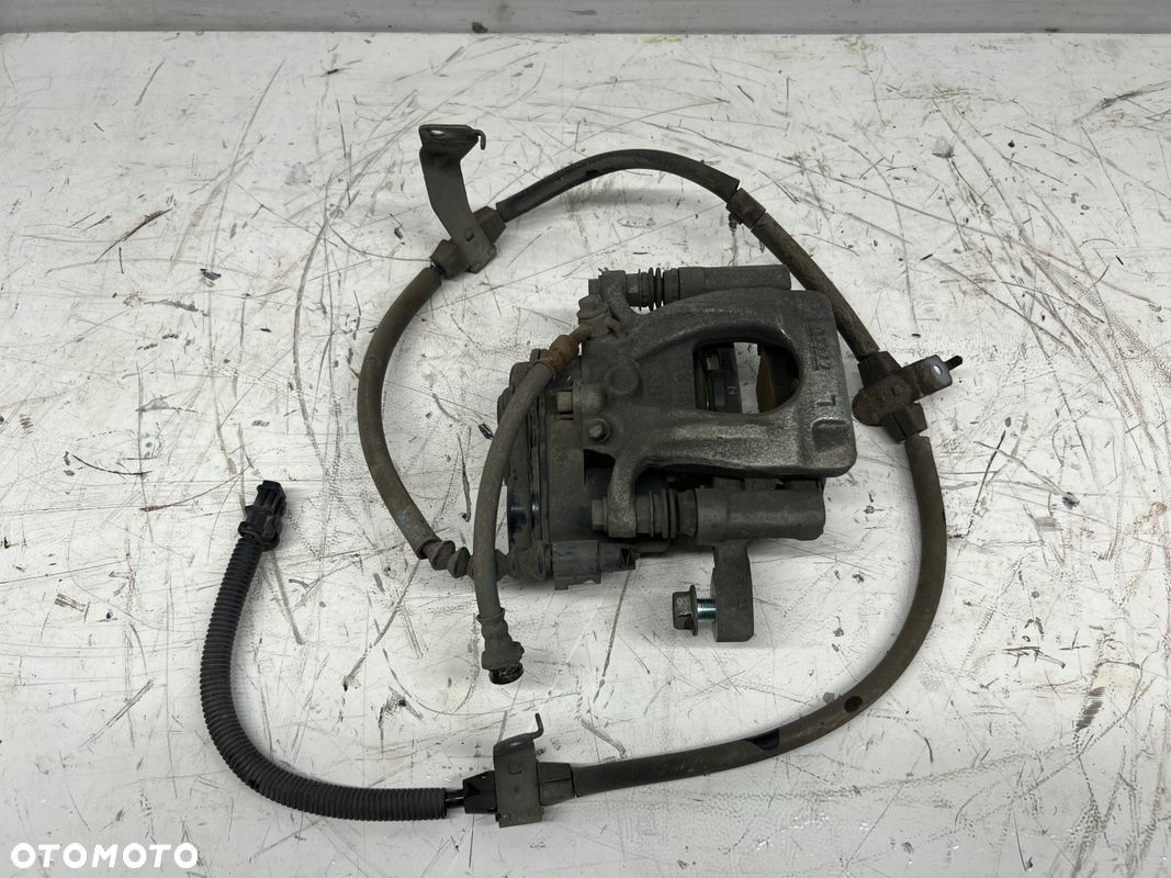 Nissan X-TRAIL T32 zacisk hamulcowy lewy tył 440104CA0A - 1